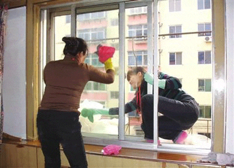 不动手擦净内外窗 中国台湾造智能 蜘蛛人 ,扭一扭,玻璃干净到消失